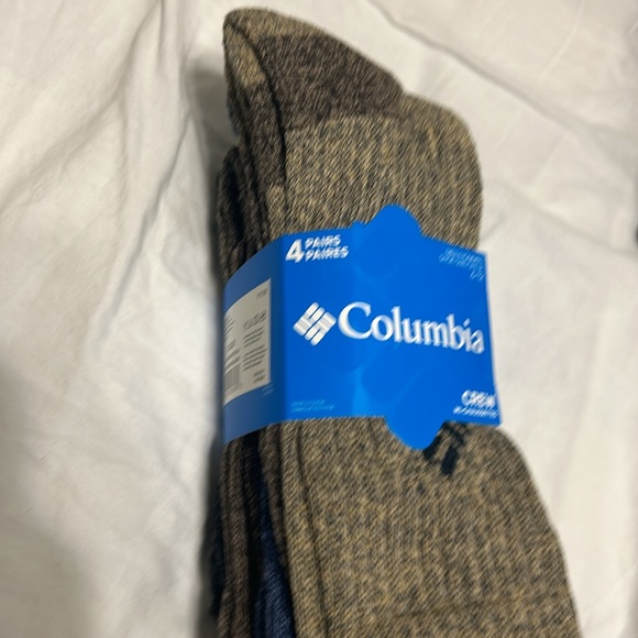 Columbia pack of 4 crew socks. Solid colors New . - Picture 3 of 6